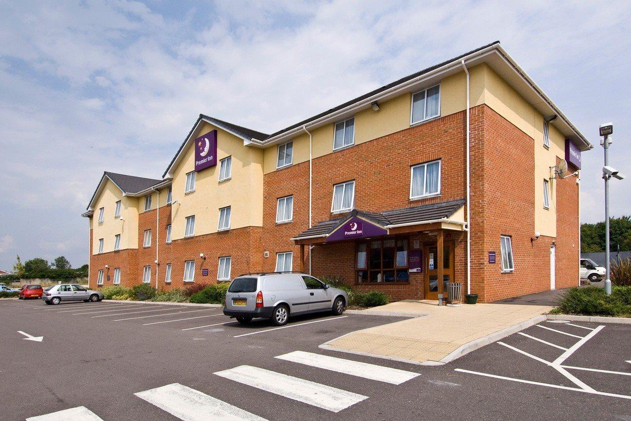 Premier Inn Swindon Central エクステリア 写真