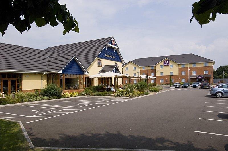 Premier Inn Swindon Central エクステリア 写真