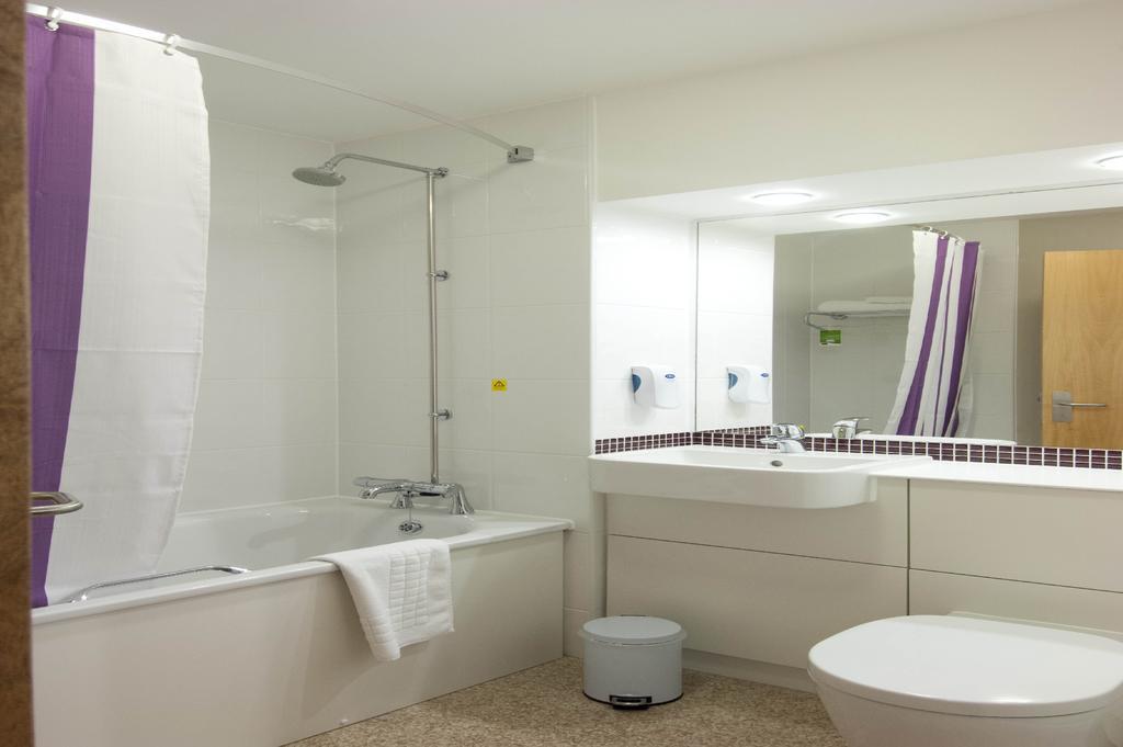 Premier Inn Swindon Central エクステリア 写真