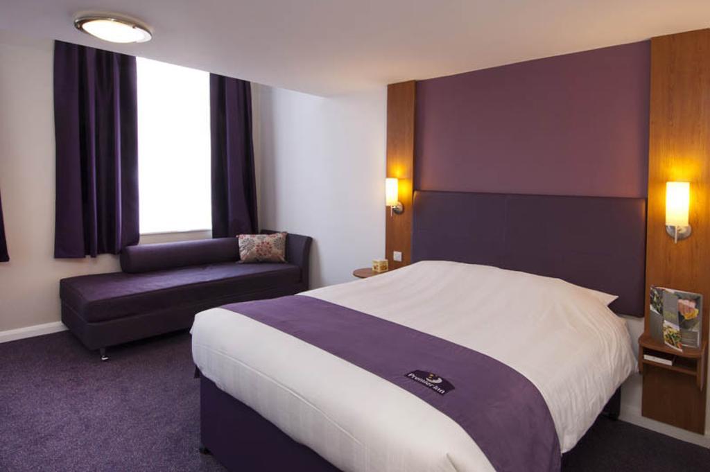 Premier Inn Swindon Central 部屋 写真