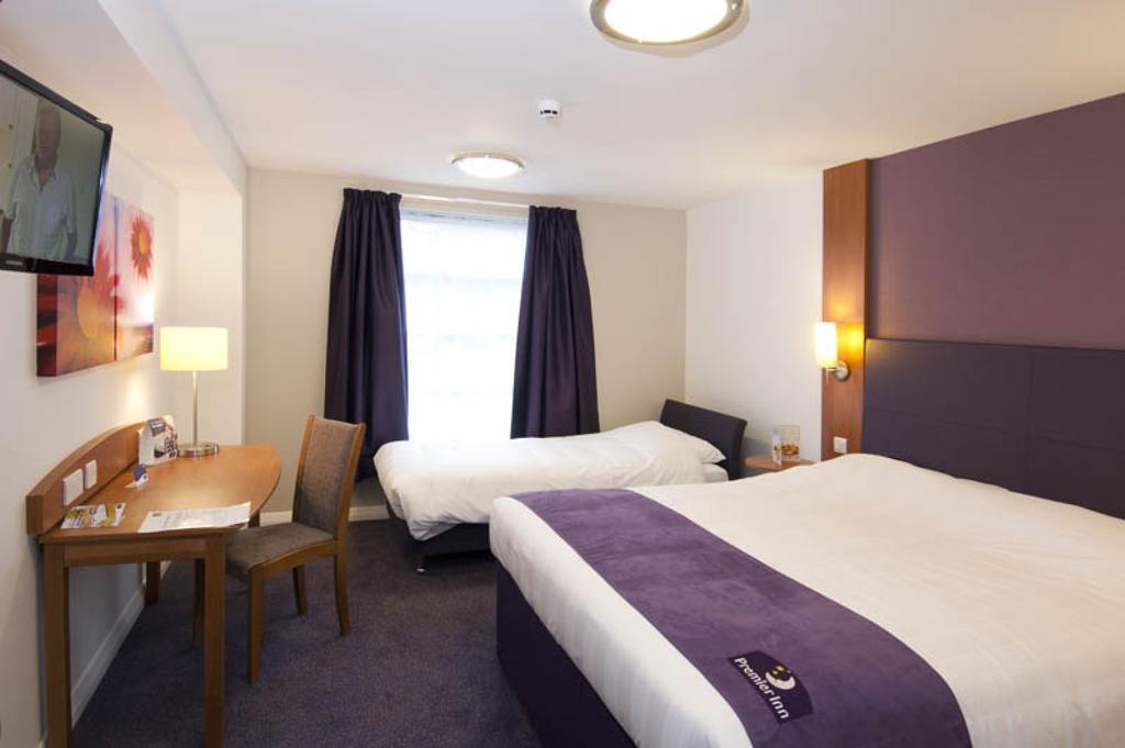 Premier Inn Swindon Central 部屋 写真