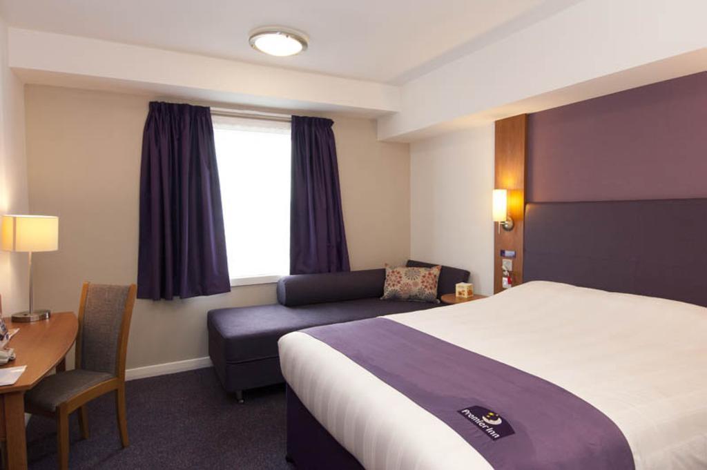 Premier Inn Swindon Central 部屋 写真