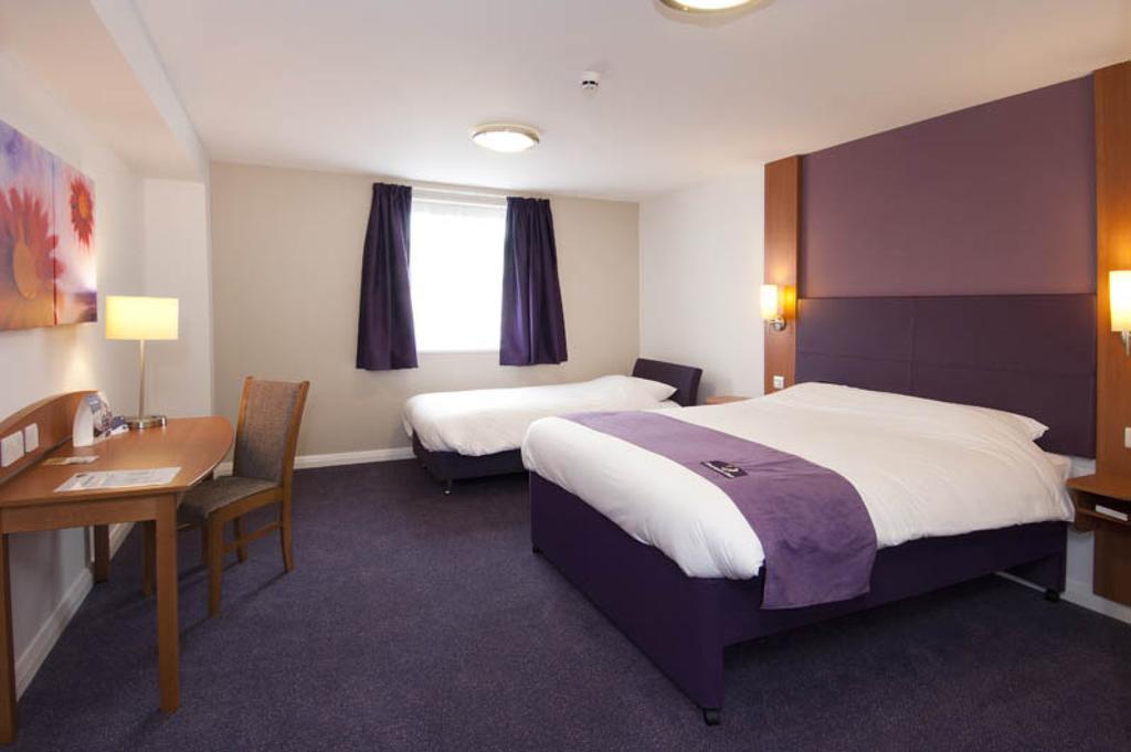 Premier Inn Swindon Central 部屋 写真