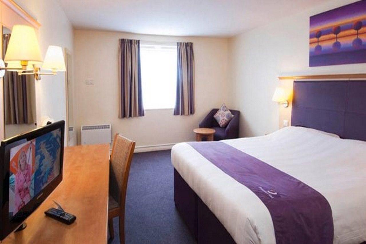 Premier Inn Swindon Central エクステリア 写真