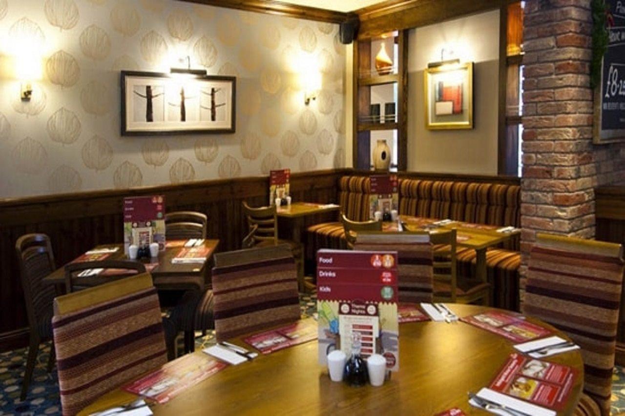 Premier Inn Swindon Central エクステリア 写真